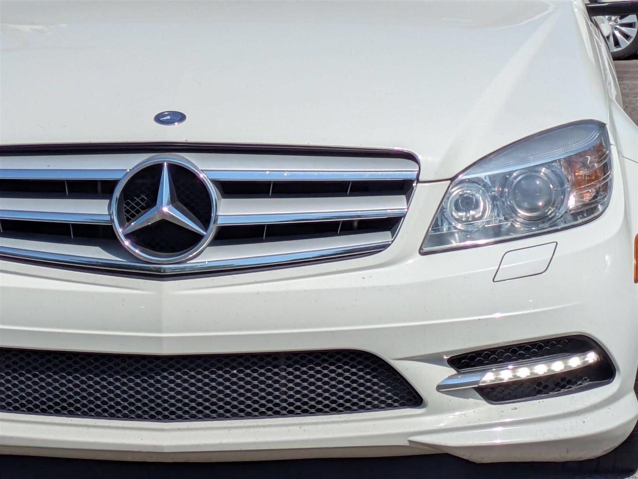 Mercedes-Benz C-Class C300 4MATIC Luxury Sedan 2011