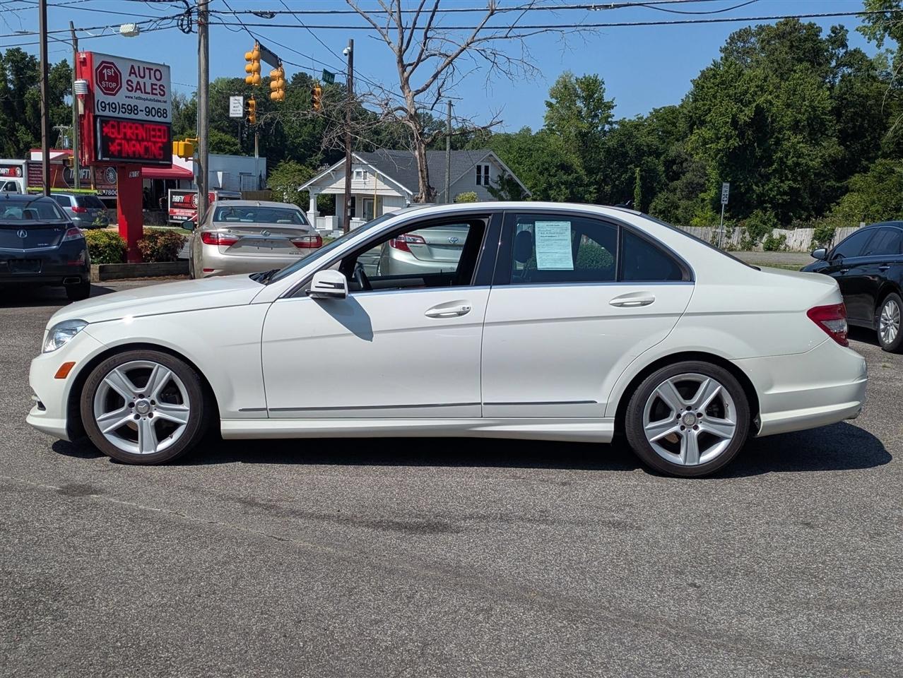 Mercedes-Benz C-Class C300 4MATIC Luxury Sedan 2011