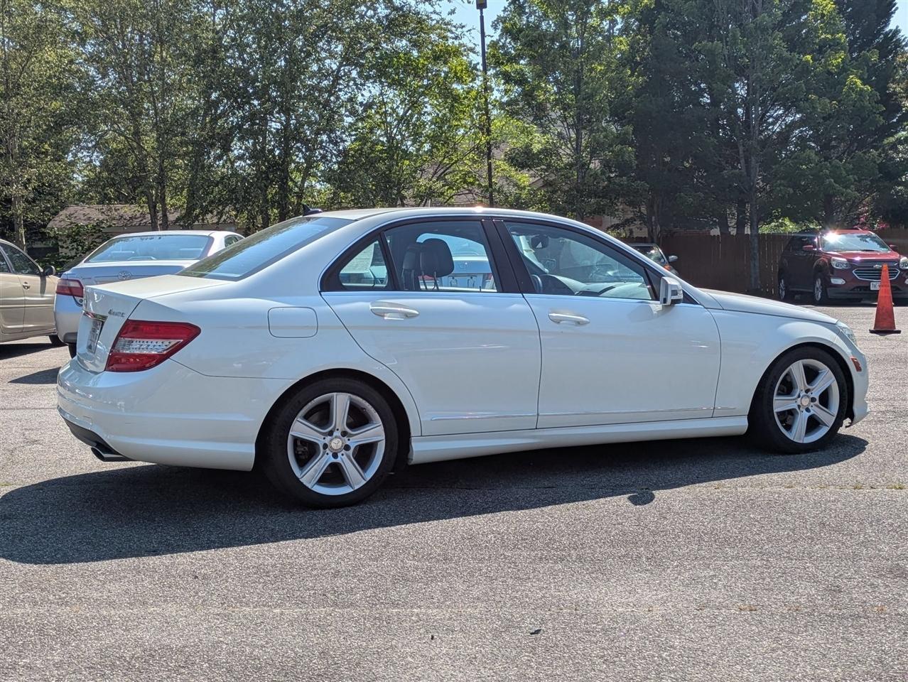 Mercedes-Benz C-Class C300 4MATIC Luxury Sedan 2011
