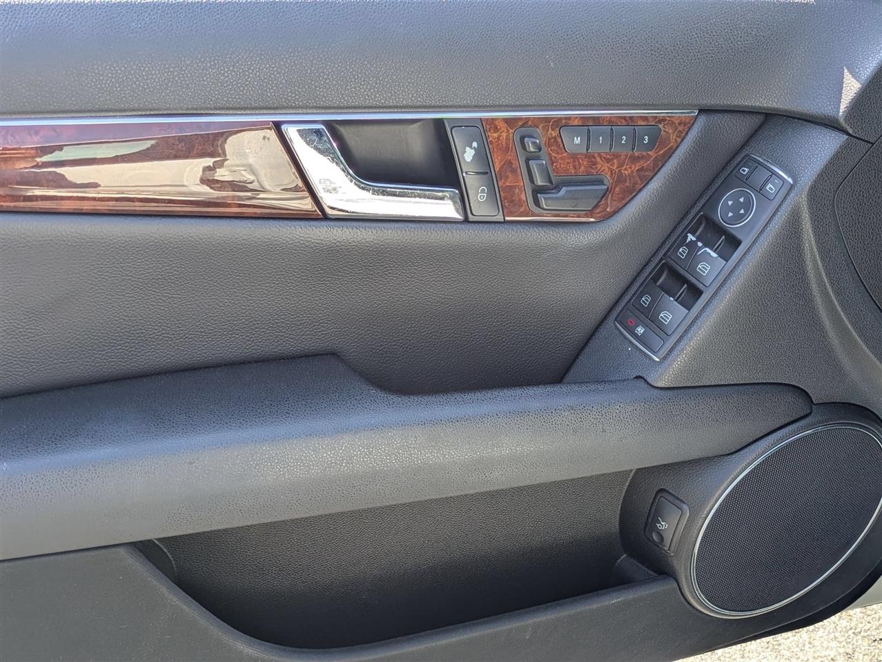 Mercedes-Benz C-Class C300 4MATIC Luxury Sedan 2011