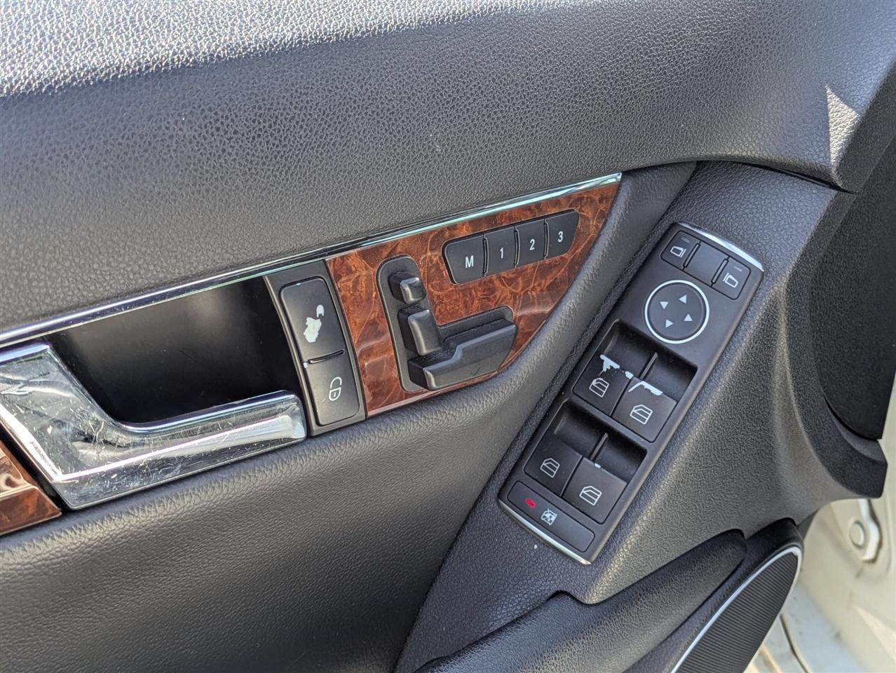 Mercedes-Benz C-Class C300 4MATIC Luxury Sedan 2011