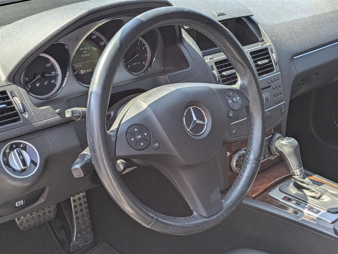 Mercedes-Benz C-Class C300 4MATIC Luxury Sedan 2011