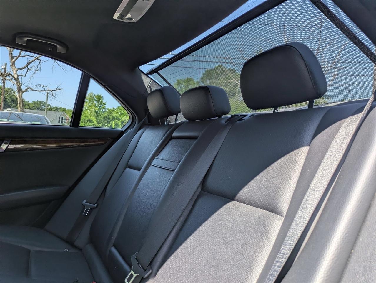 Mercedes-Benz C-Class C300 4MATIC Luxury Sedan 2011