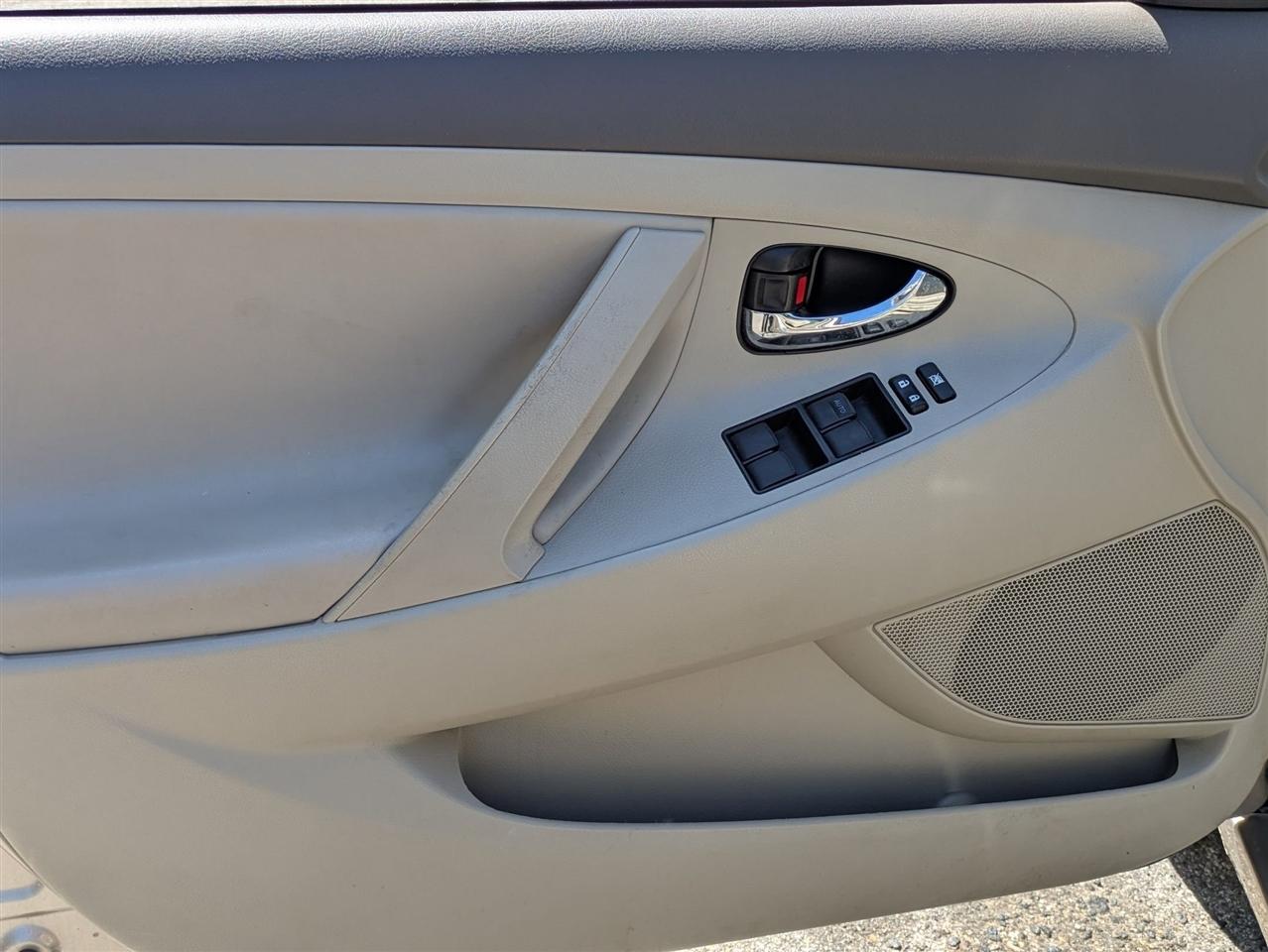 Toyota Camry Hybrid Sedan 2009