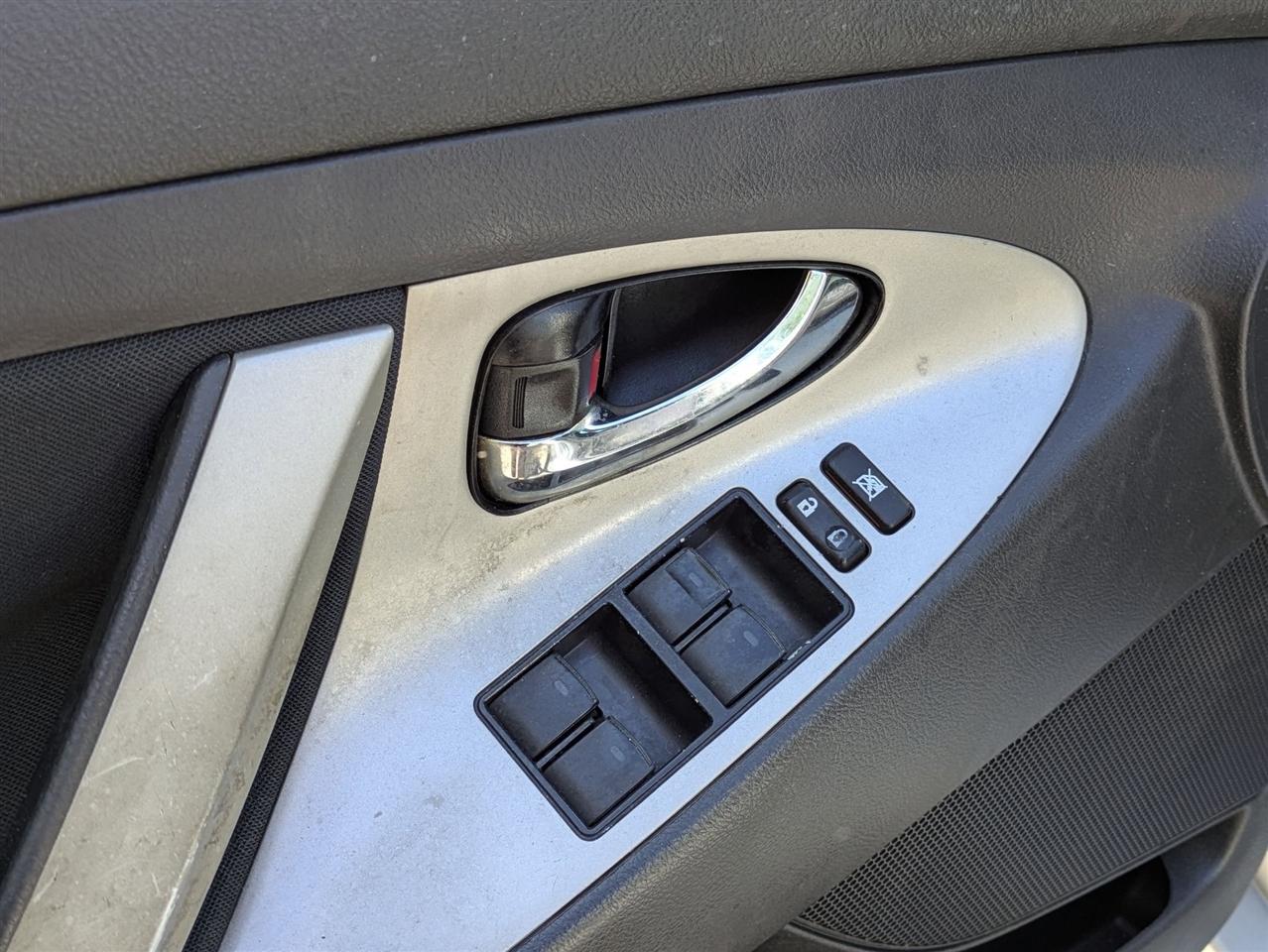 Toyota Camry Base 6-Spd AT 2011