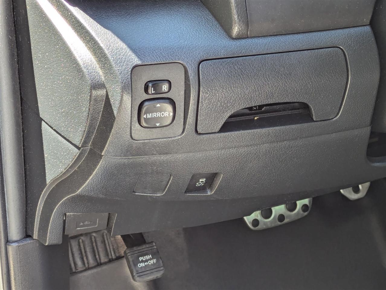 Toyota Camry Base 6-Spd AT 2011