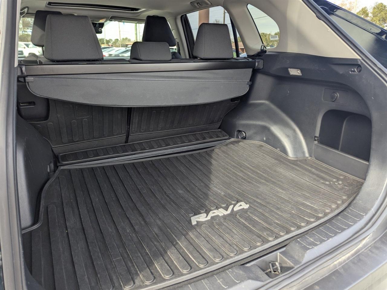 Toyota RAV4 XLE AWD (Natl) 2019