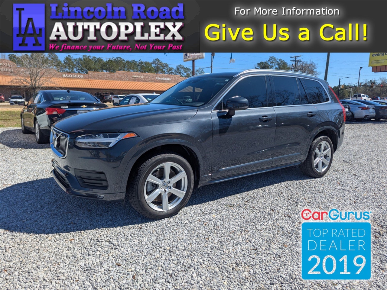 2021 Volvo XC90 Momentum's photo