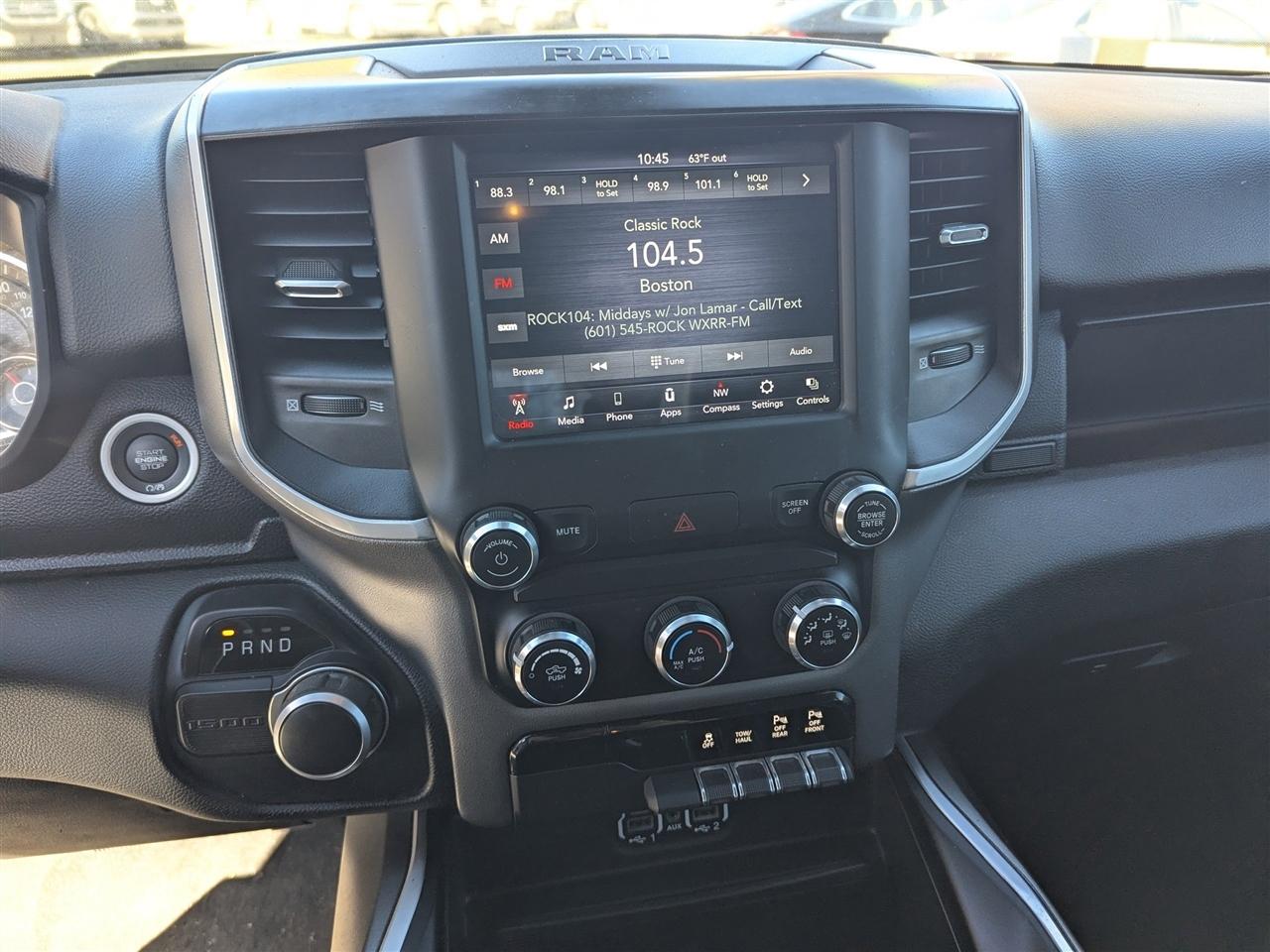 RAM 1500 Lone Star 4x2 Quad Cab 6'4" Box 2021