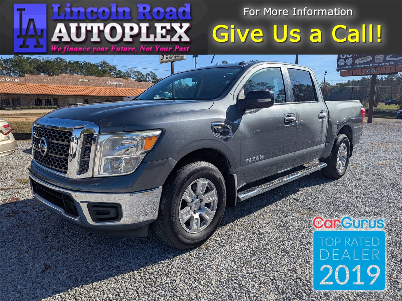 2017 Nissan Titan 4x2 Crew Cab SV