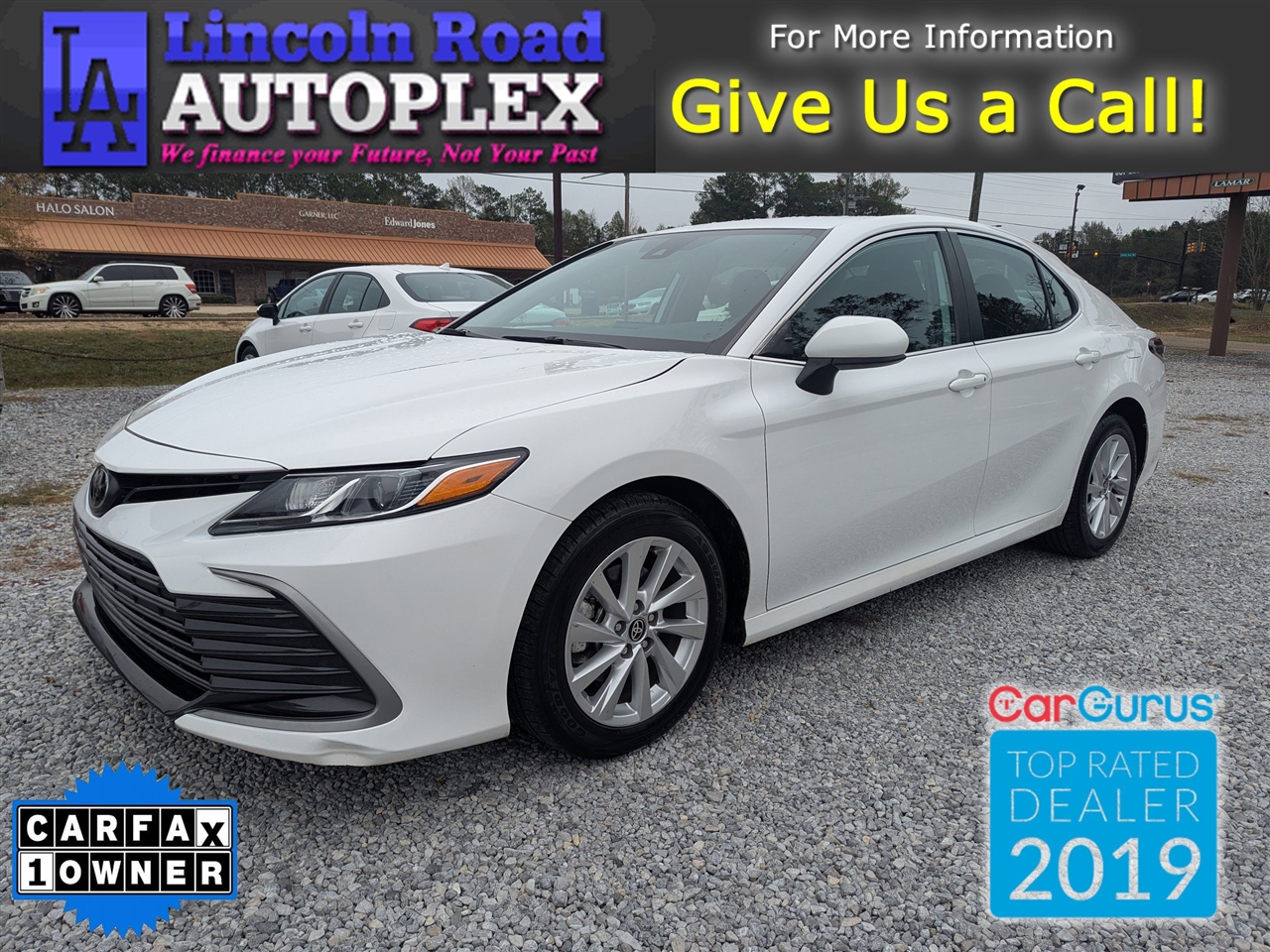 2024 Toyota Camry LE's photo