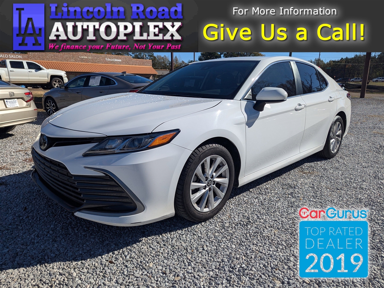 2024 Toyota Camry LE's photo