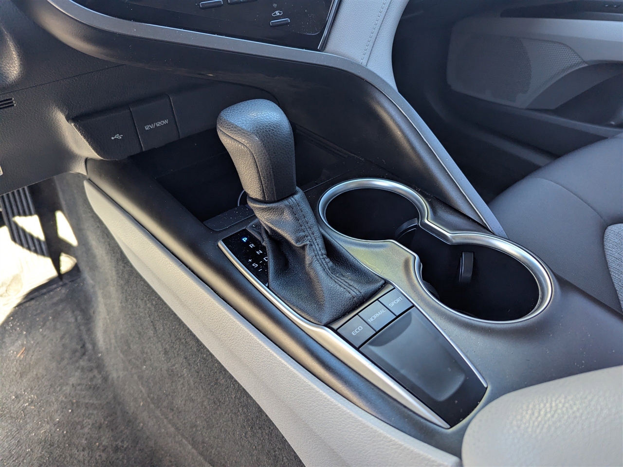 Toyota Camry LE Auto (Natl) 2024