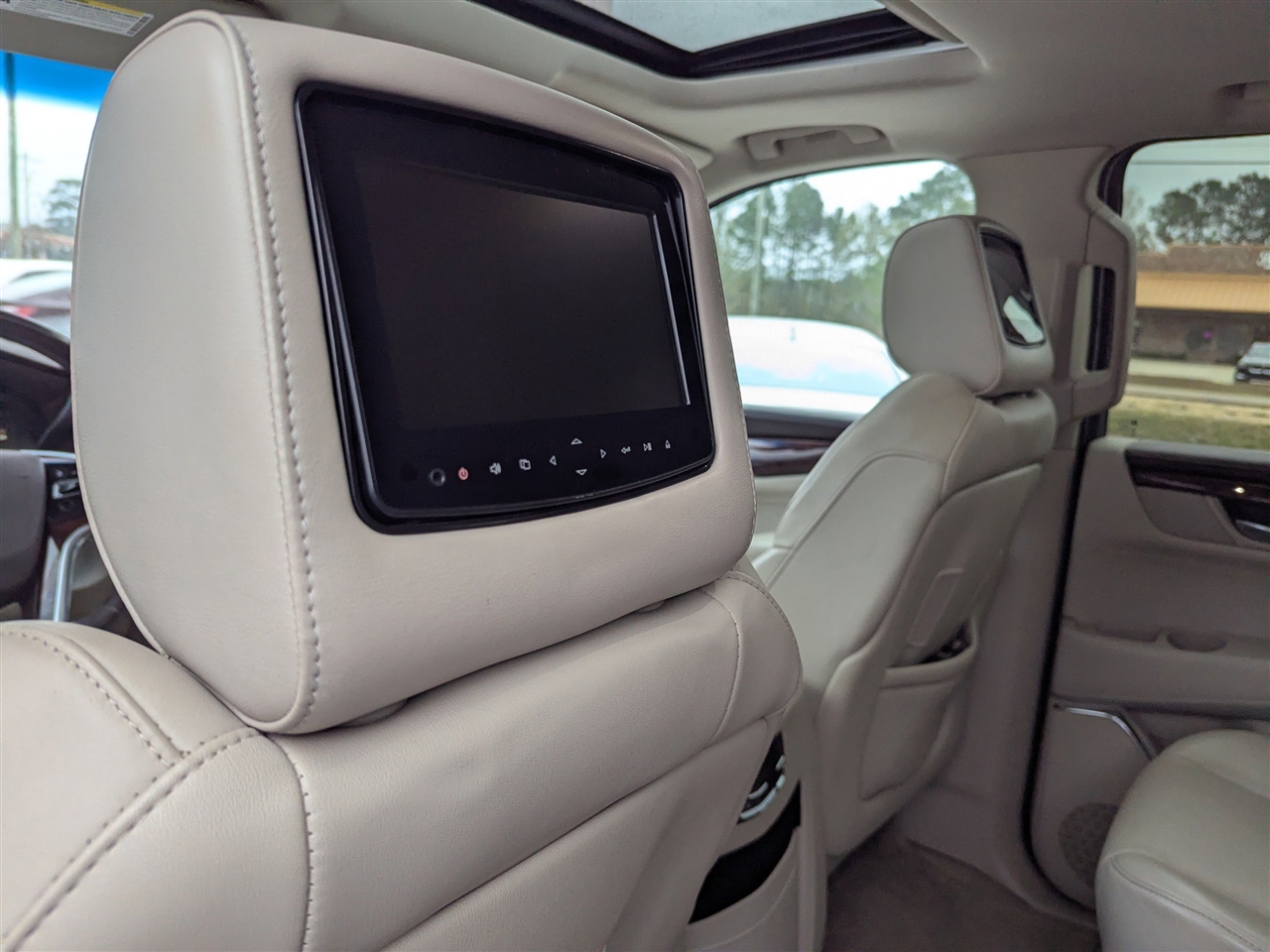 Cadillac Escalade 4WD 4dr Luxury 2015