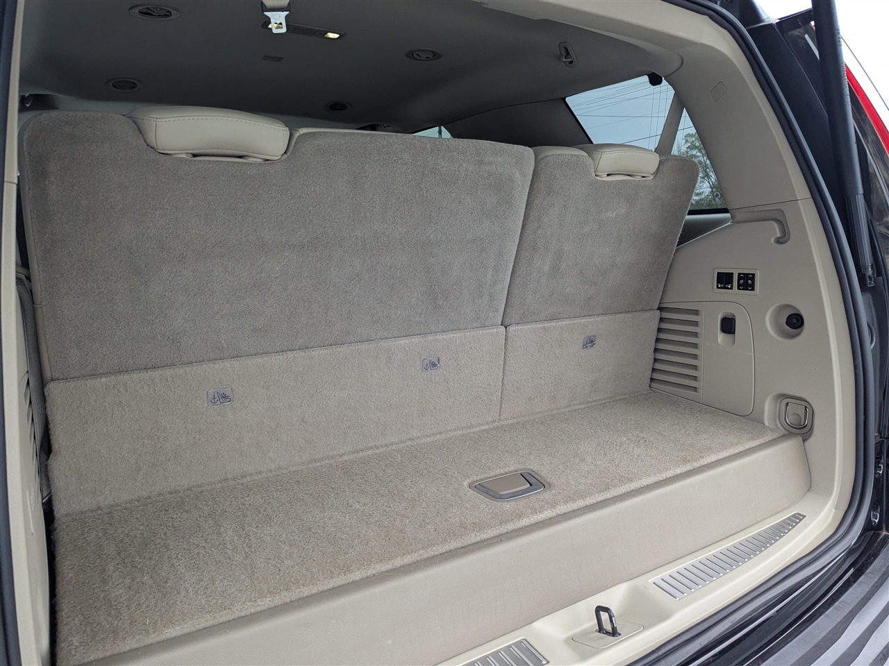 Cadillac Escalade 4WD 4dr Luxury 2015