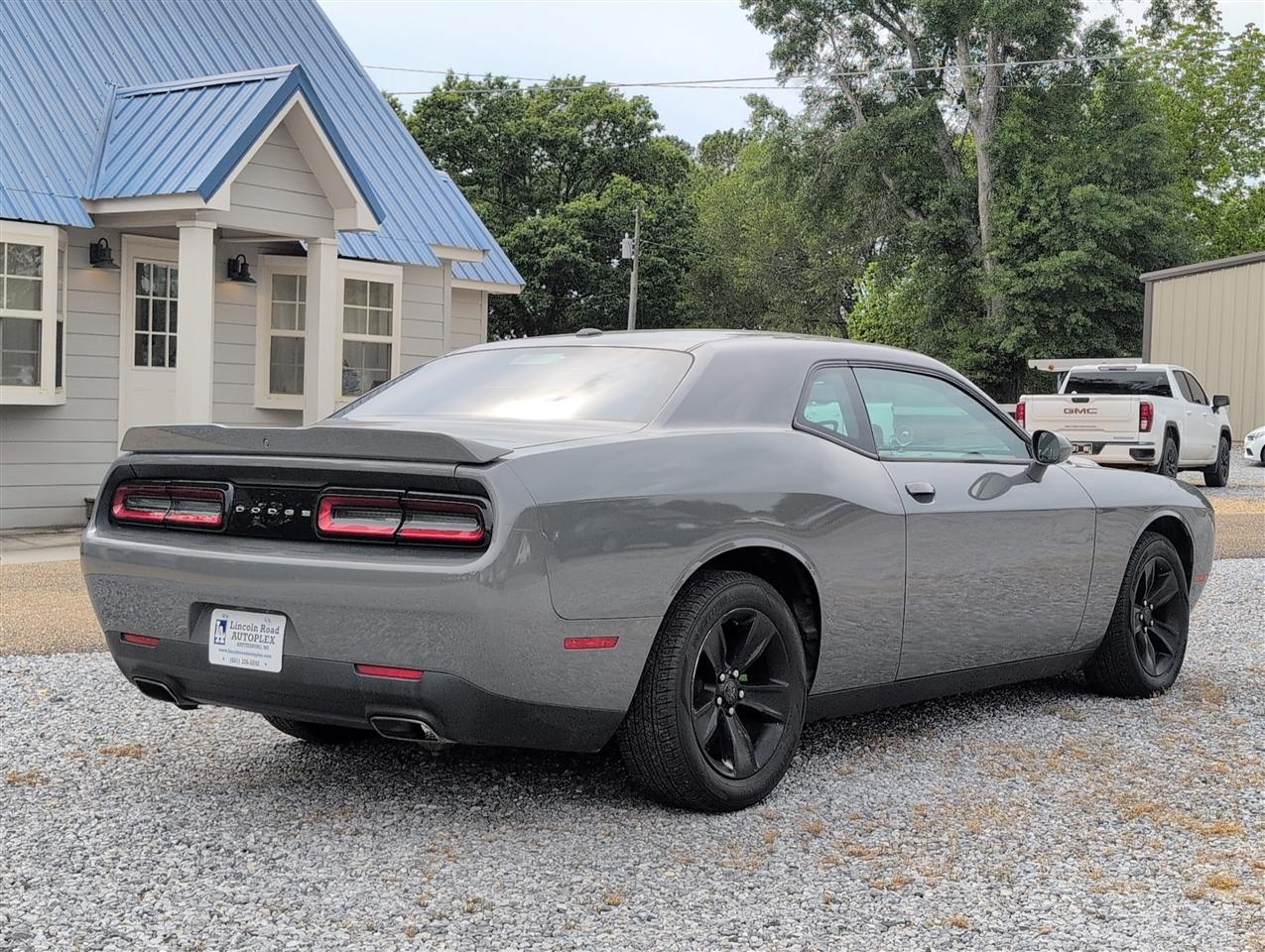 Dodge Challenger SXT RWD 2018