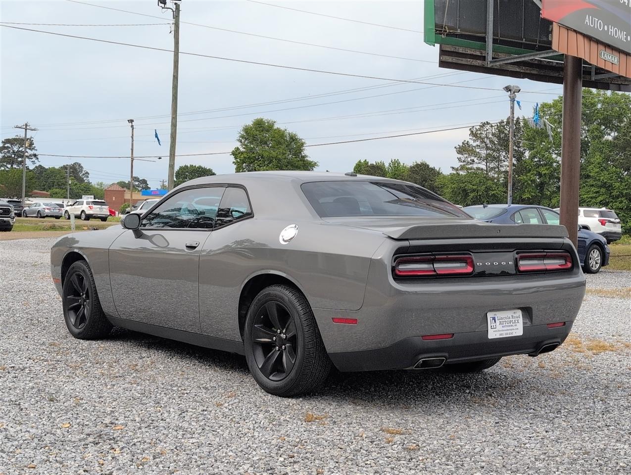 Dodge Challenger SXT RWD 2018