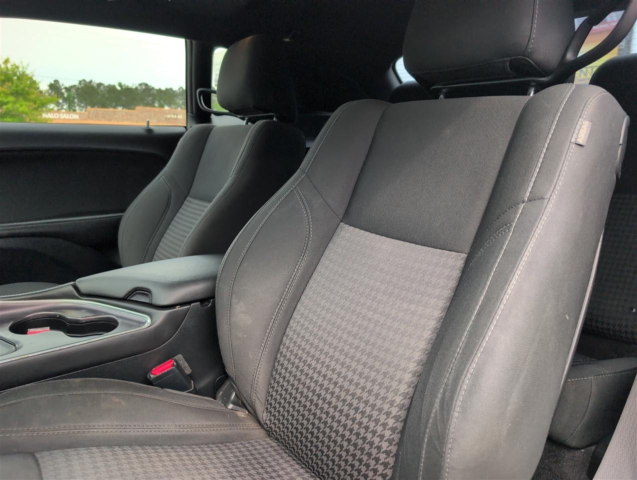 Dodge Challenger SXT RWD 2018