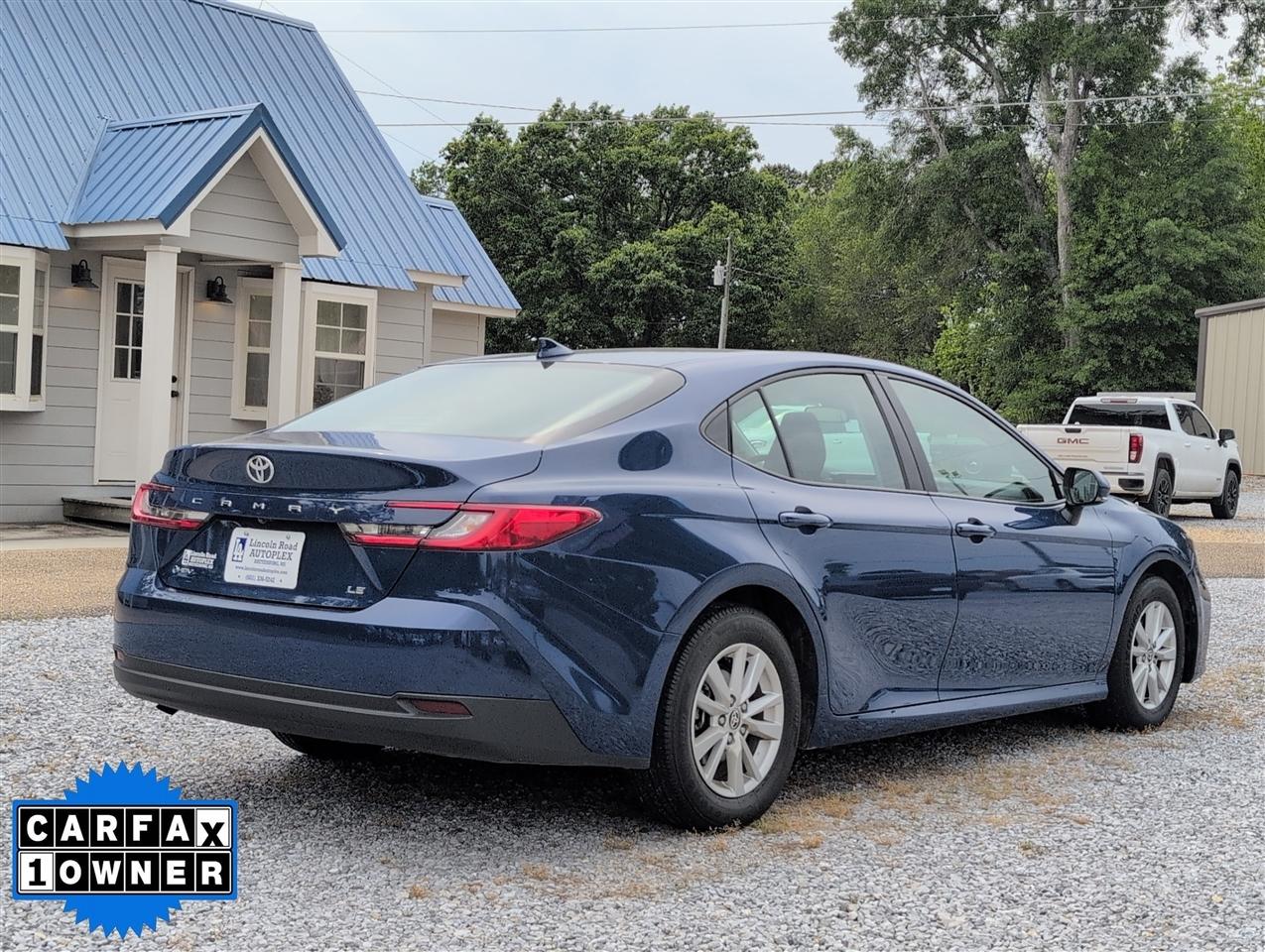 Toyota Camry XLE (Natl) 2025