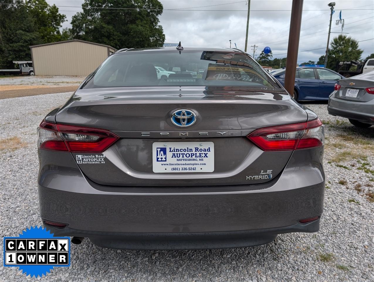 Toyota Camry Hybrid LE CVT (Natl) 2021