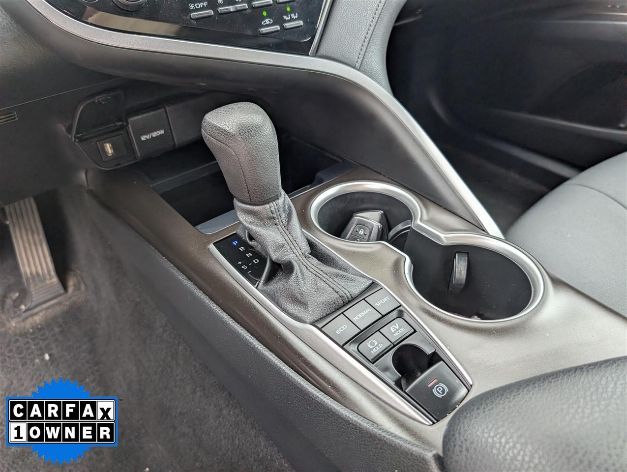 Toyota Camry Hybrid LE CVT (Natl) 2021