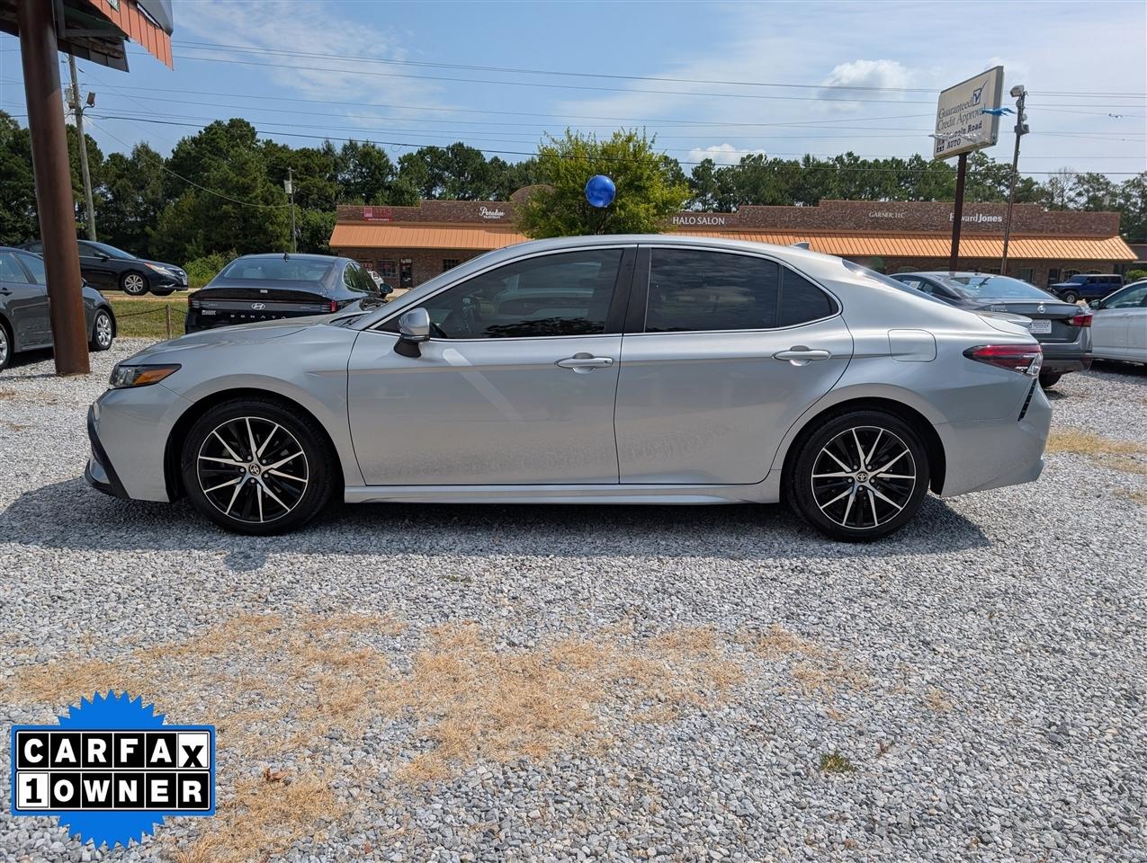 Toyota Camry SE Auto (Natl) 2022