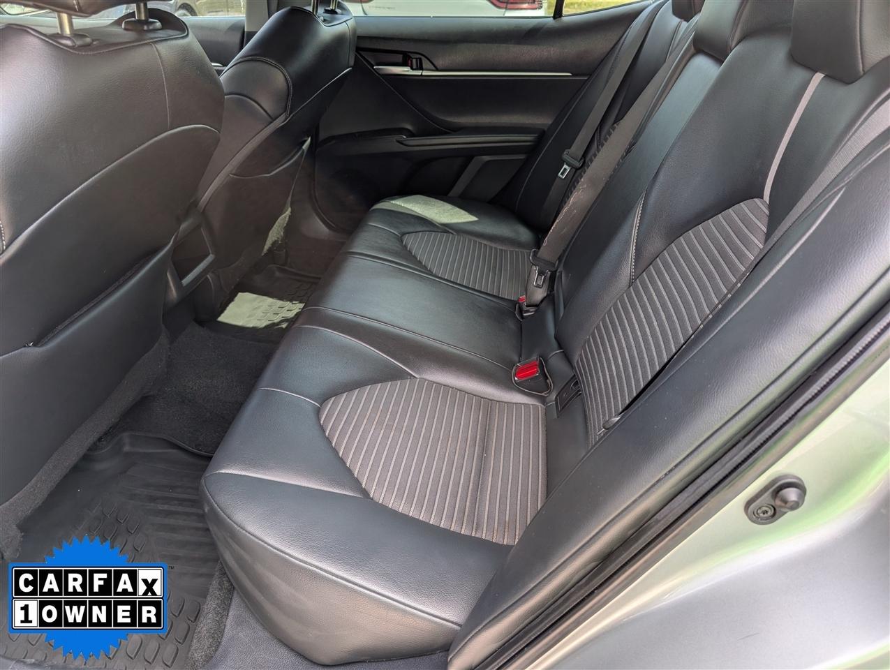 Toyota Camry SE Auto (Natl) 2022