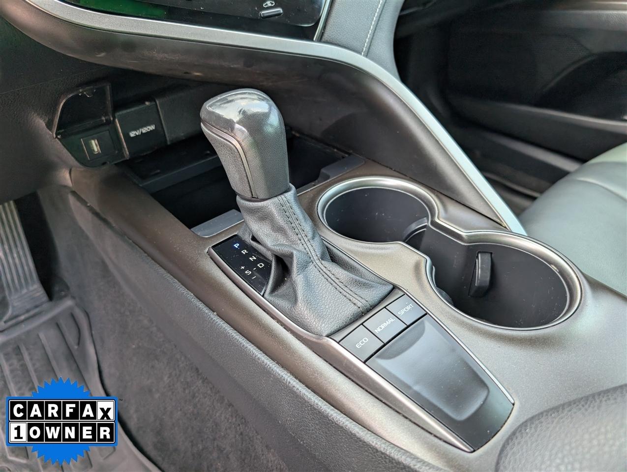Toyota Camry SE Auto (Natl) 2022