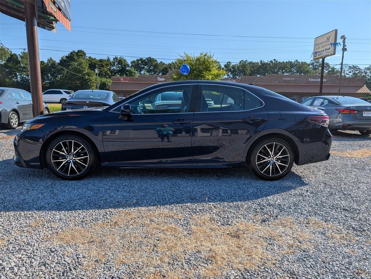 Toyota Camry SE Auto (Natl) 2021