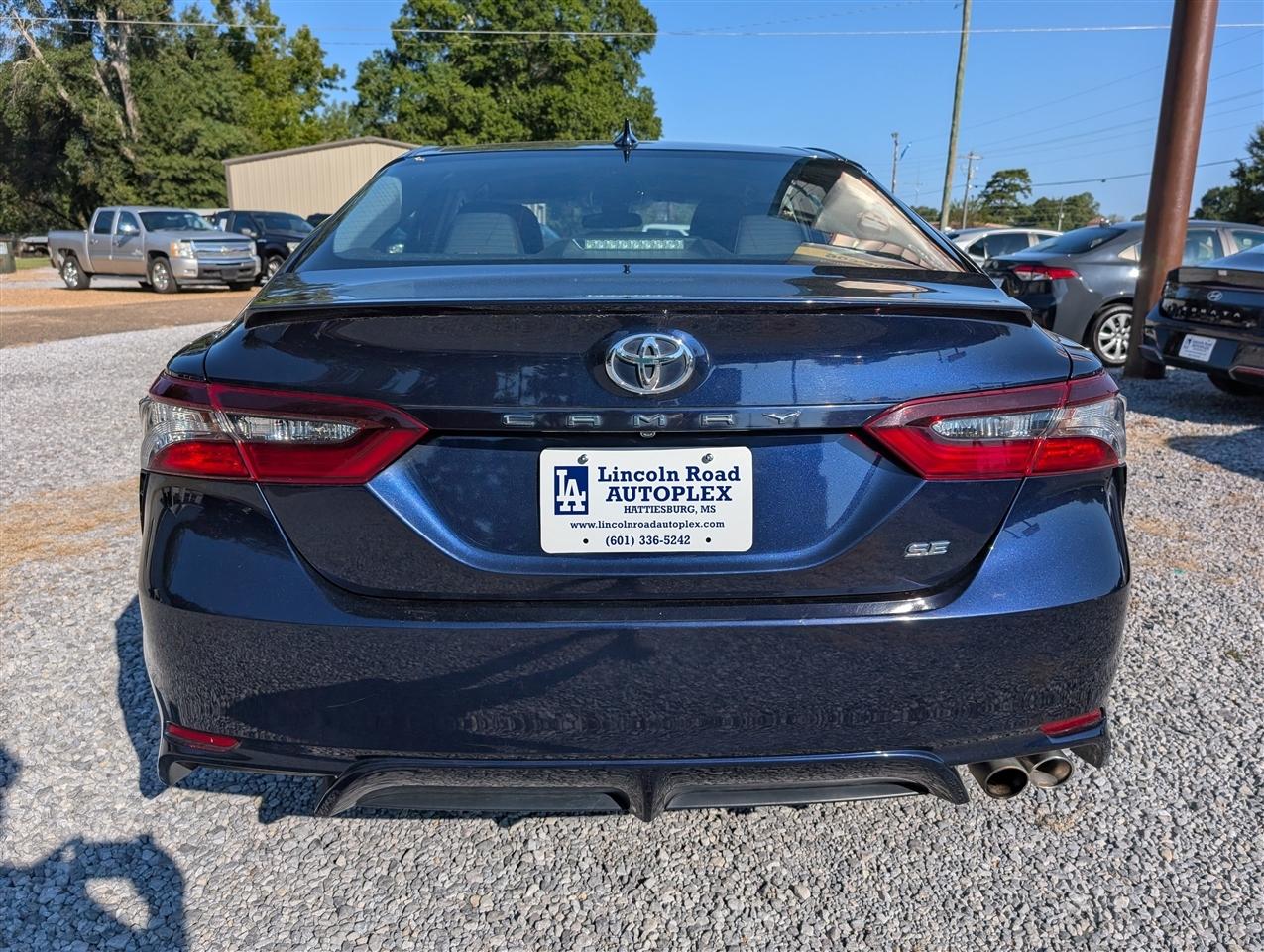 Toyota Camry SE Auto (Natl) 2021