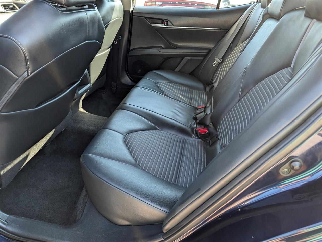 Toyota Camry SE Auto (Natl) 2021