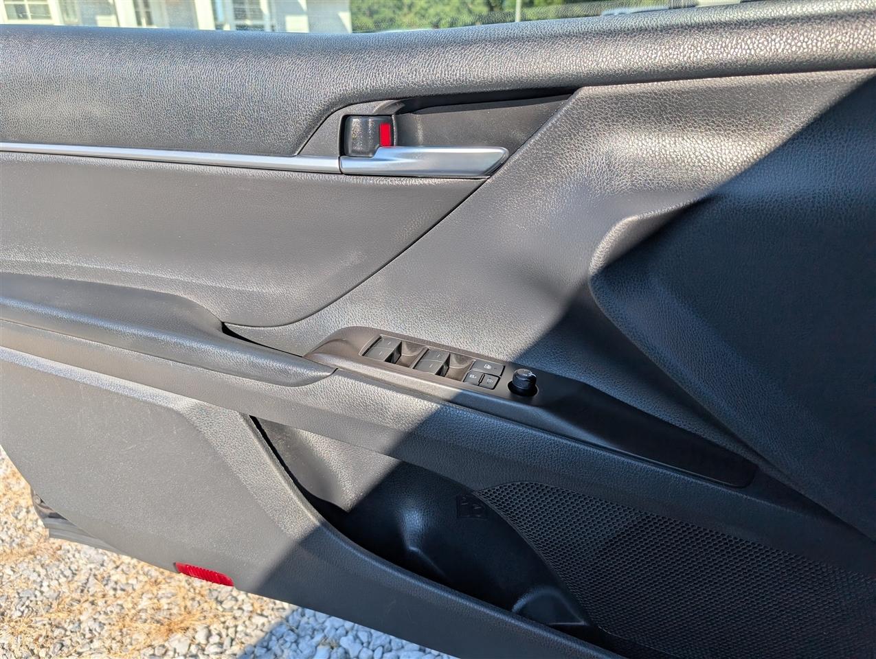 Toyota Camry SE Auto (Natl) 2021