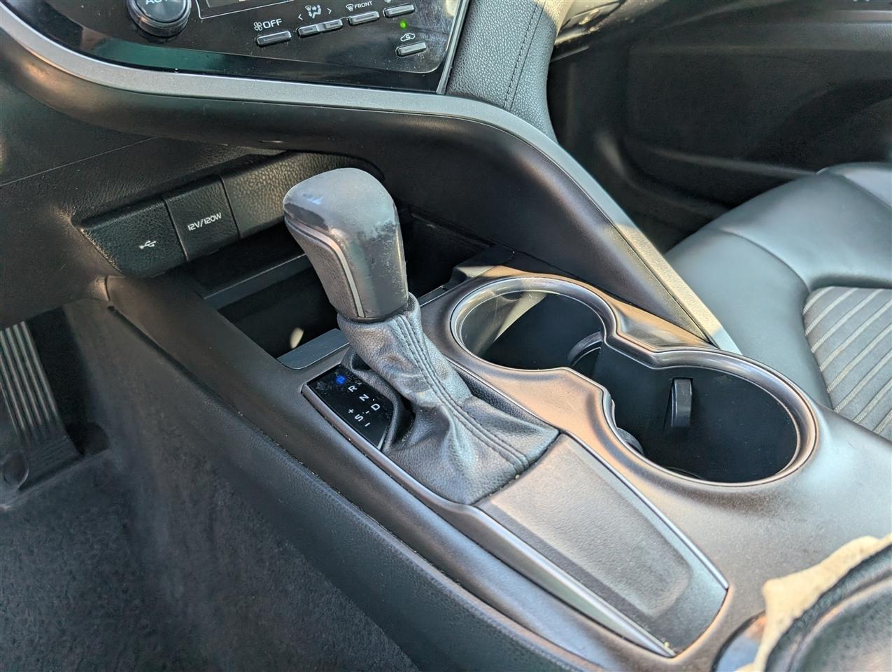 Toyota Camry SE Auto (Natl) 2021