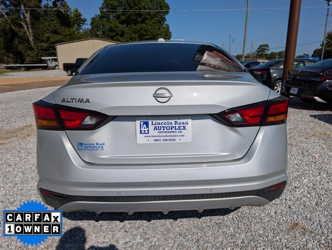 Nissan Altima  2025
