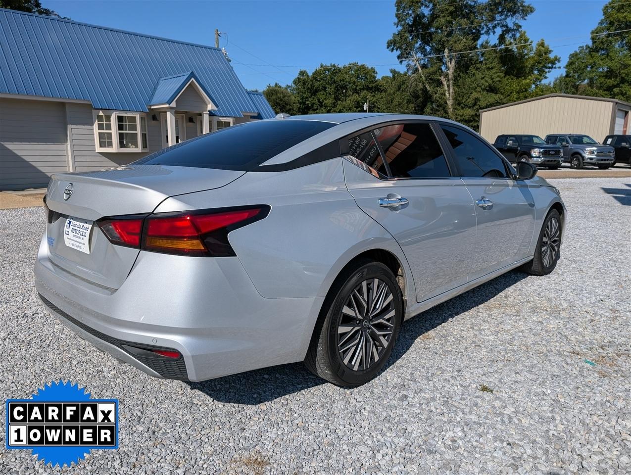 Nissan Altima  2025