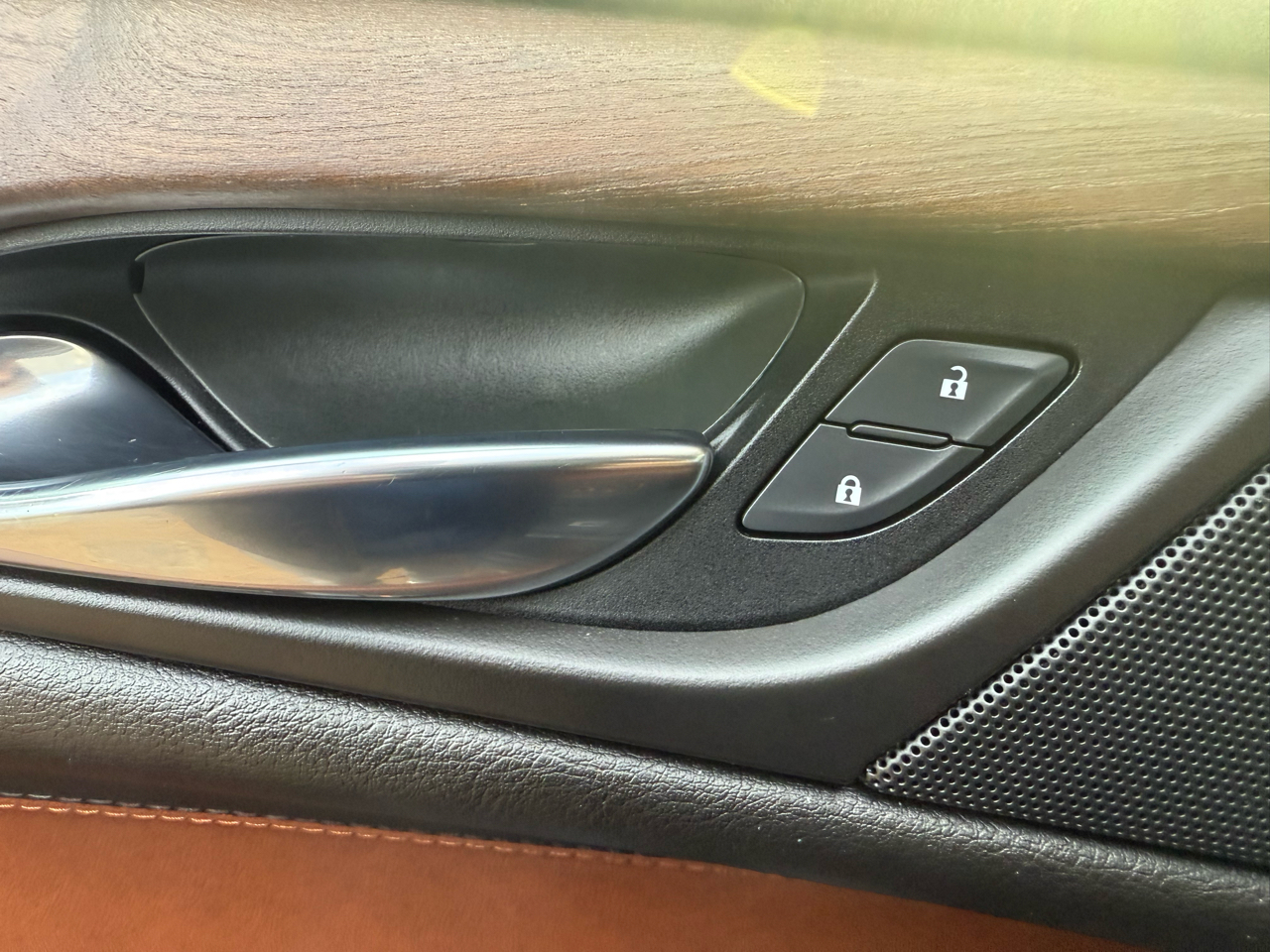 Cadillac Escalade ESV Luxury 4WD 2016