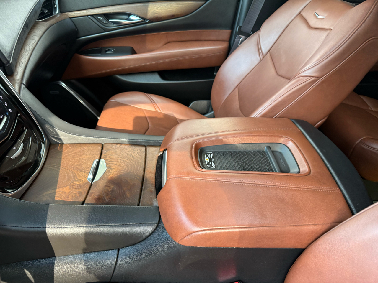 Cadillac Escalade ESV Luxury 4WD 2016