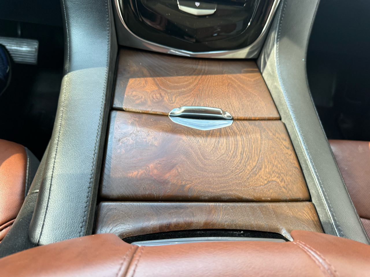 Cadillac Escalade ESV Luxury 4WD 2016