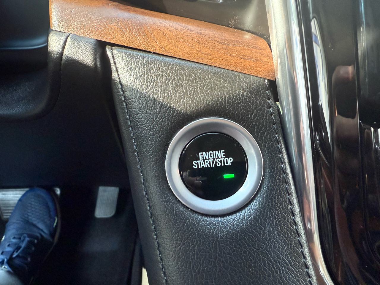 Cadillac Escalade ESV Luxury 4WD 2016