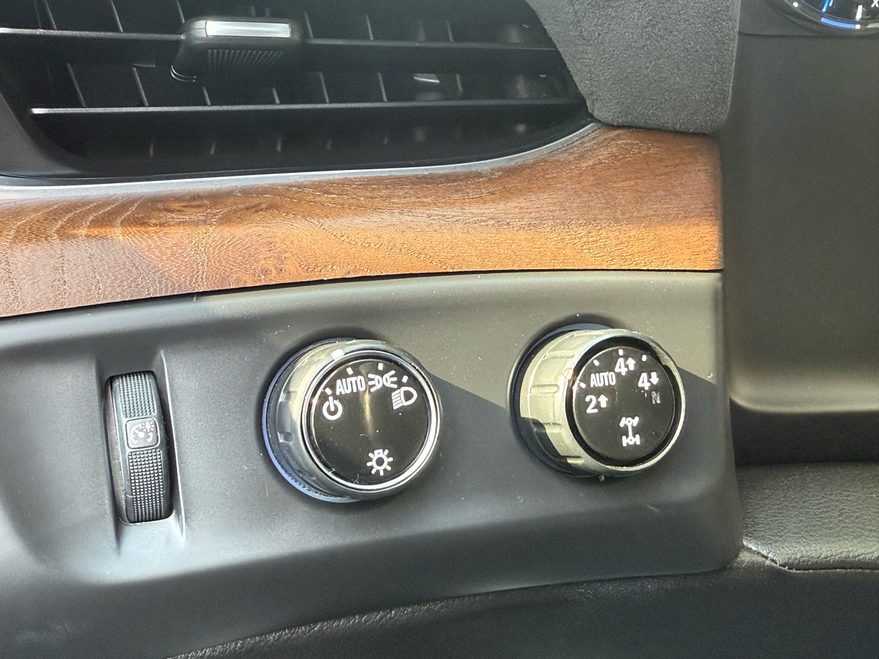 Cadillac Escalade ESV Luxury 4WD 2016