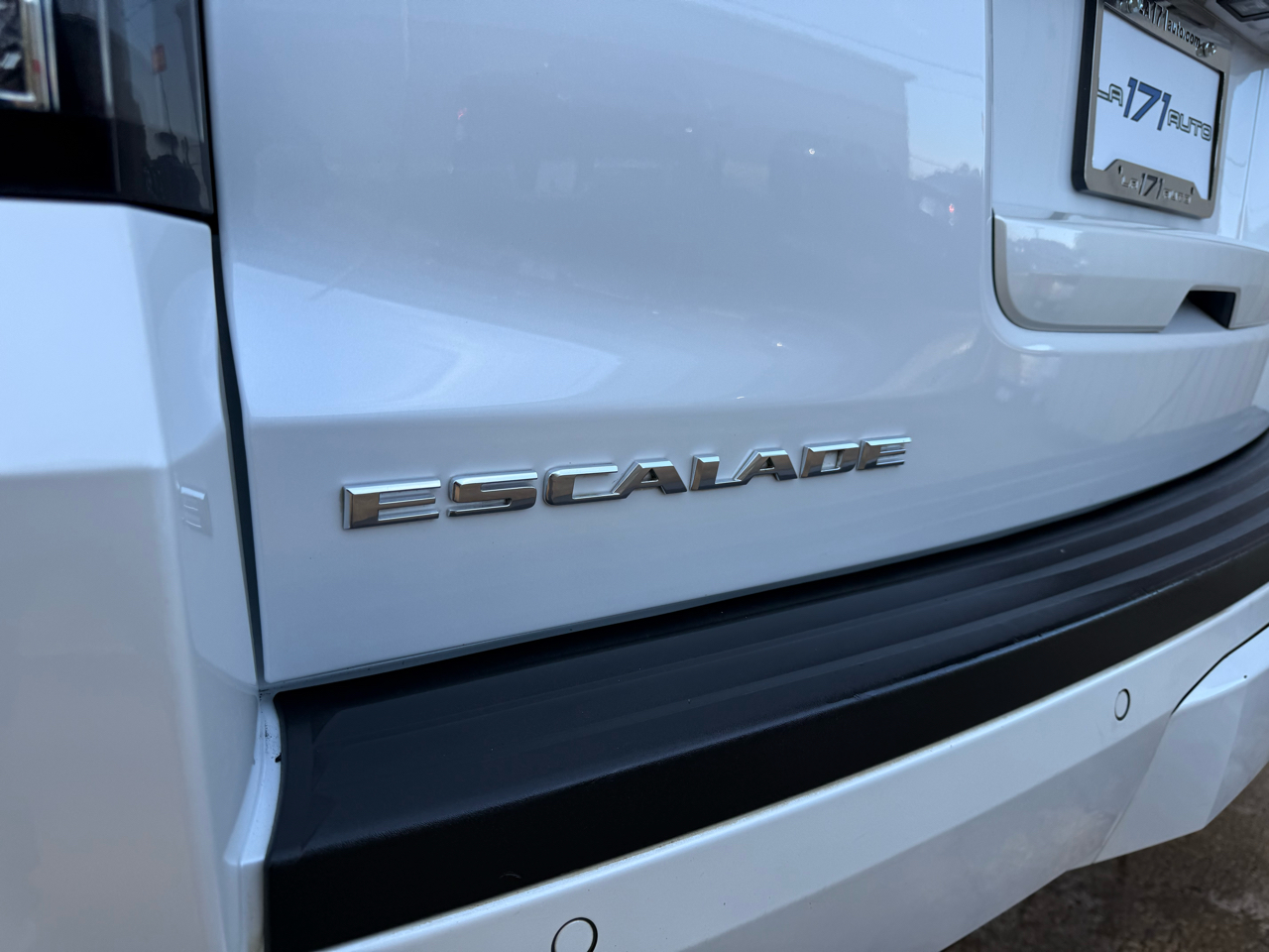 Cadillac Escalade Standard 2WD 2018