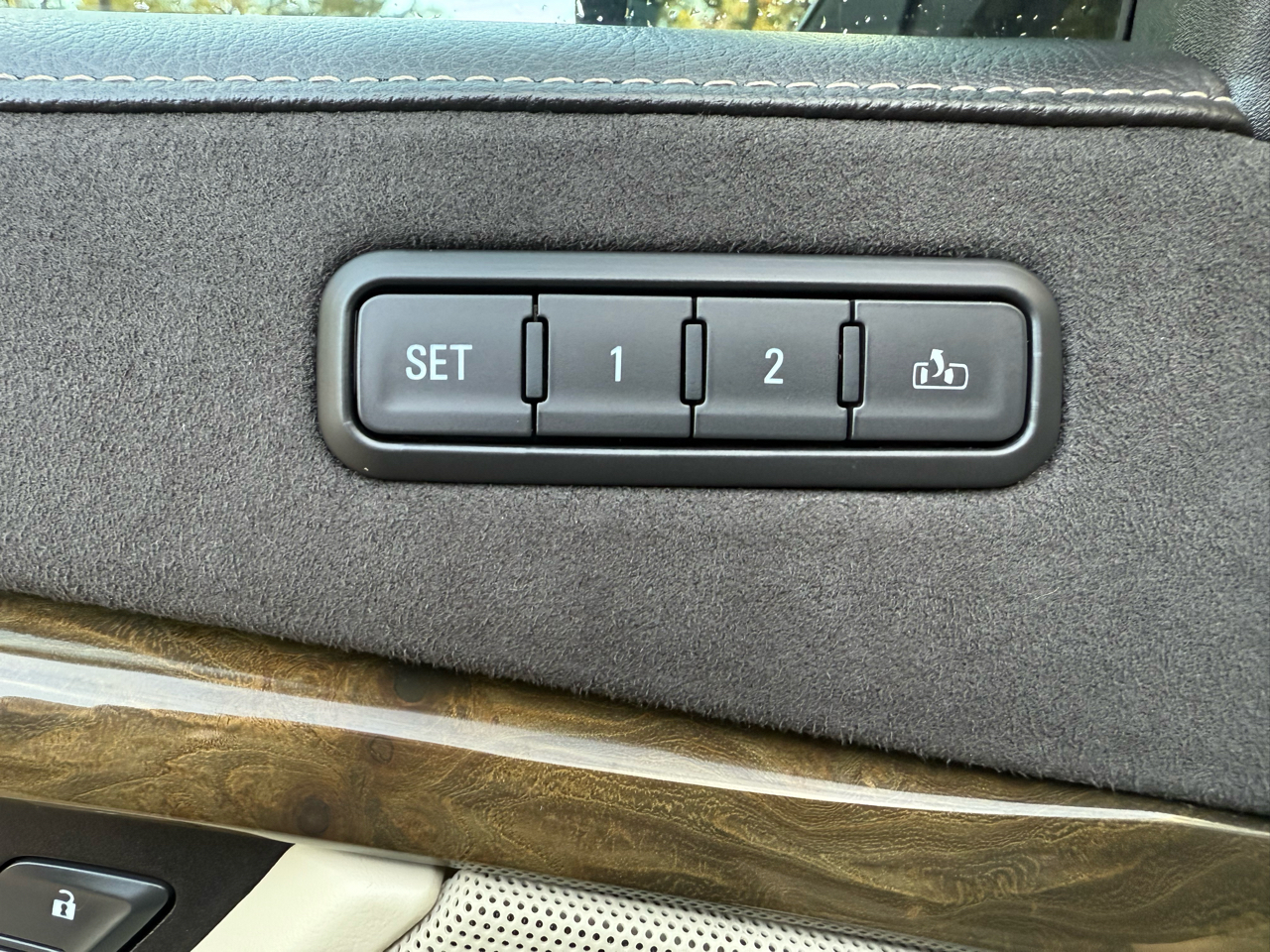 Cadillac Escalade Standard 2WD 2018