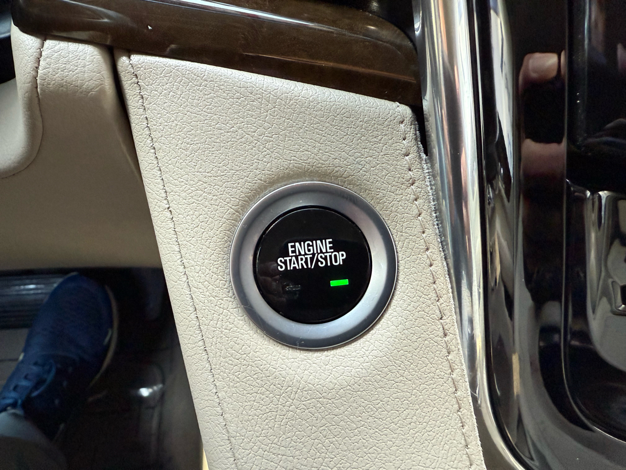 Cadillac Escalade Standard 2WD 2018