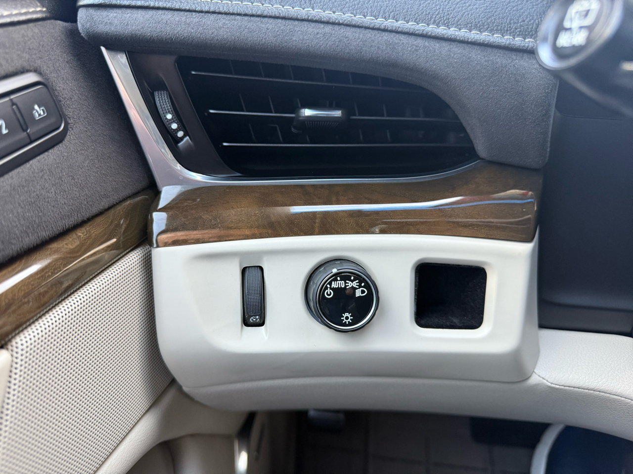 Cadillac Escalade Standard 2WD 2018