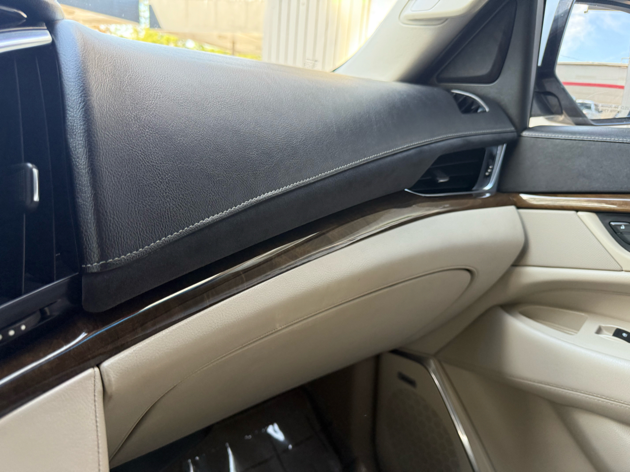 Cadillac Escalade Standard 2WD 2018