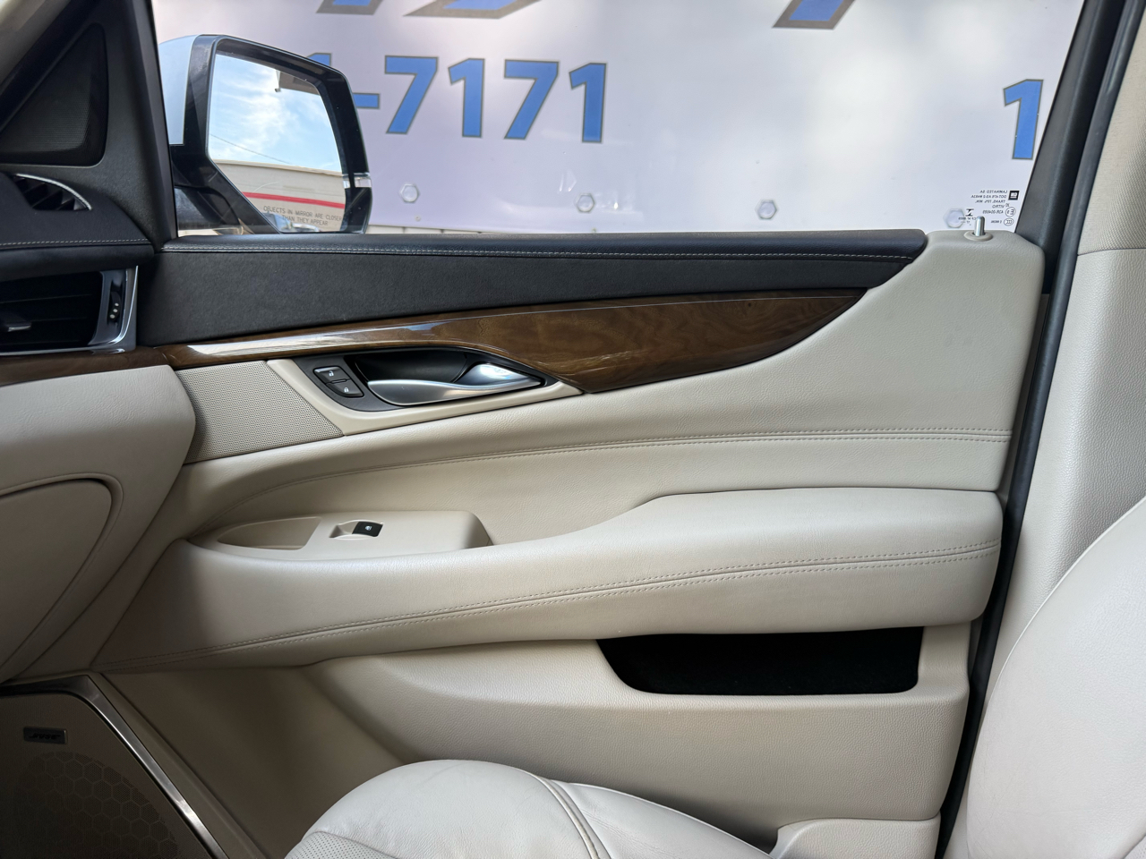 Cadillac Escalade Standard 2WD 2018