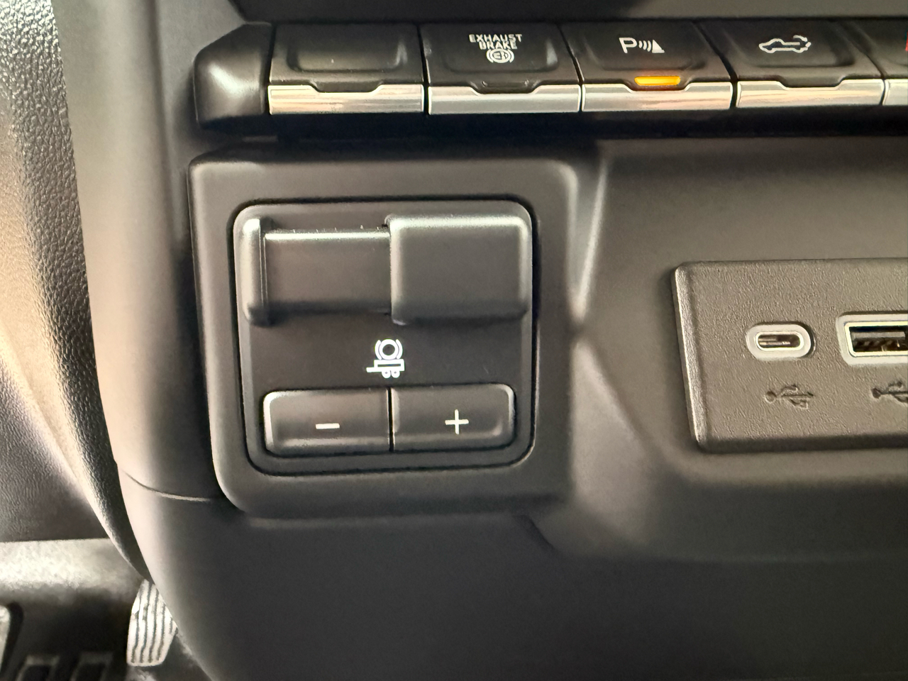 GMC Sierra 2500HD Pro Crew Cab 4WD SB 2023