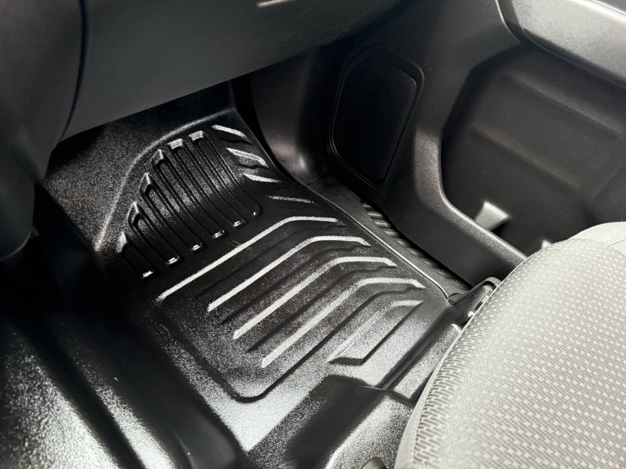 GMC Sierra 2500HD Pro Crew Cab 4WD SB 2023