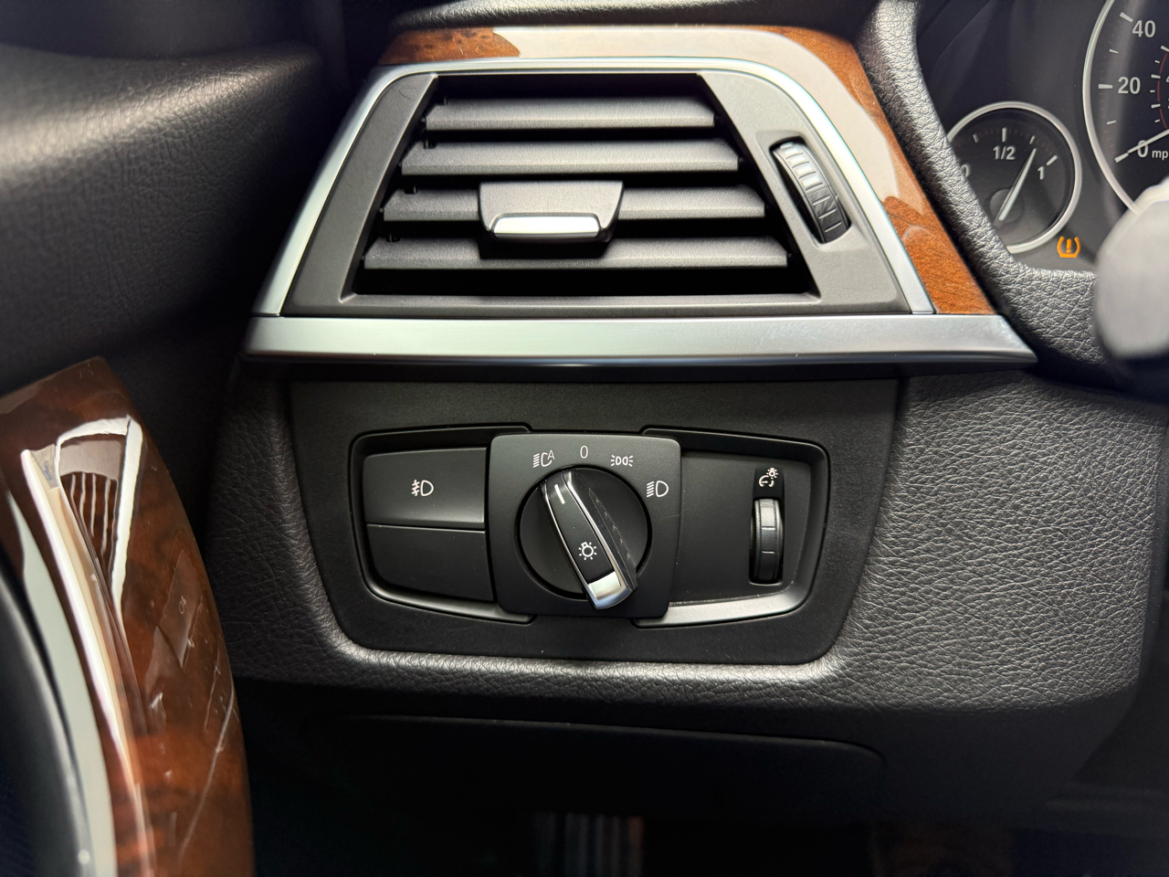 BMW 3-Series 330i SULEV Sedan 2017