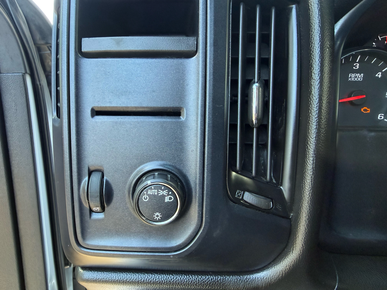 Chevrolet Silverado 1500 Work Truck 1WT Regular Cab 2WD 2014